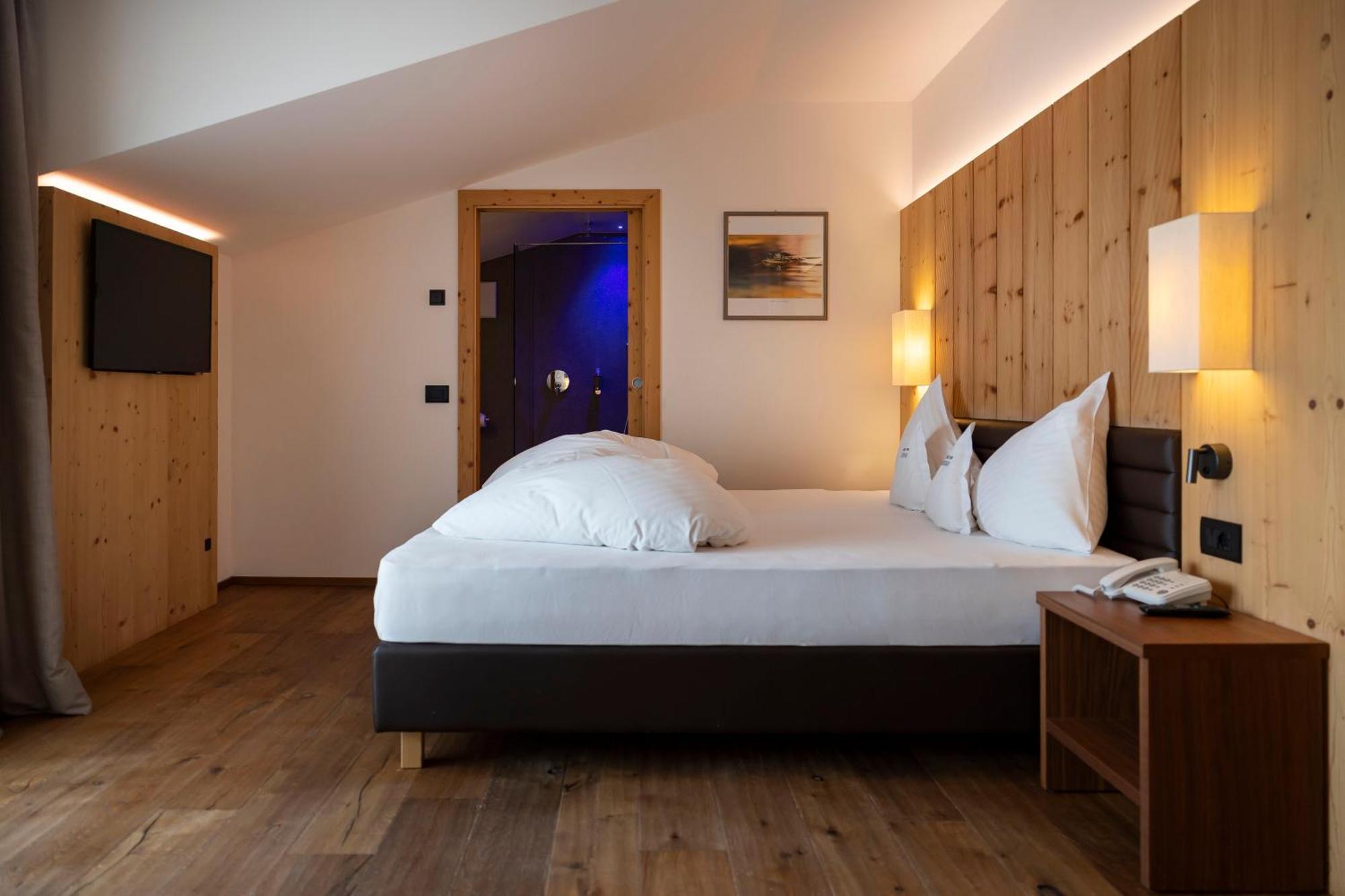 Artnatur Dolomites Hotel&Spa Seis am Schlern Zimmer foto